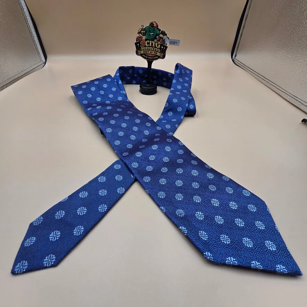David Donahue Mens Blue Floral Medallion Silk Tie Handmade USA Italian Fabric